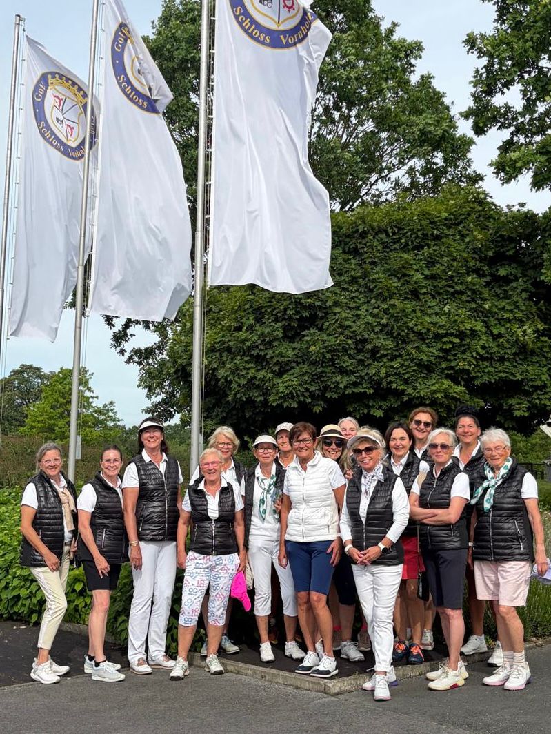 Referenzen und Events Golfgruppe vor einer gemeinsamen Runde